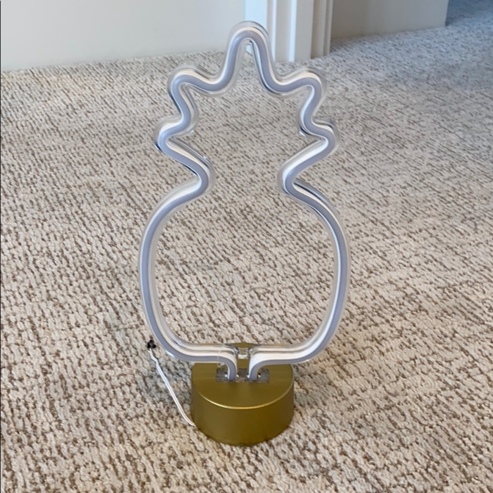 Pineapple light